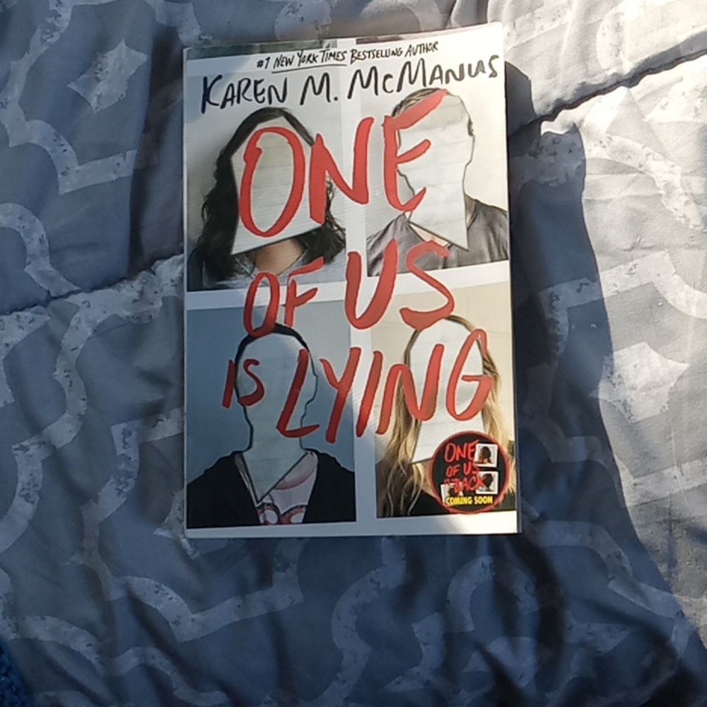 One of Us is Lying paperback